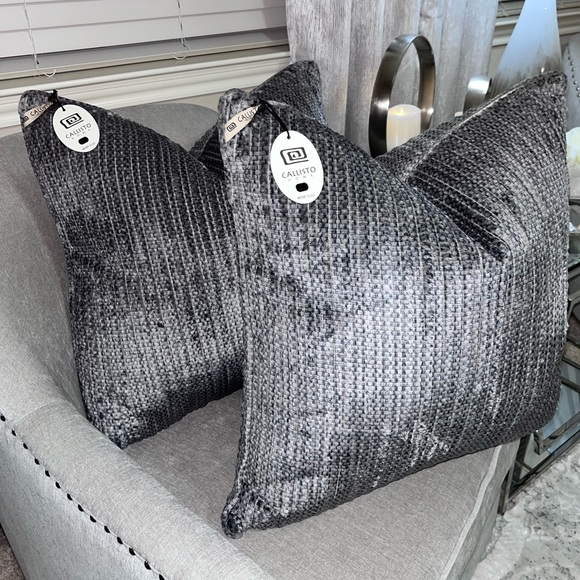 1-NWT CALLISTO HOME FUR/VELVET
DECORATIVE PILLOW (Read description for details) - Picture 12 of 17